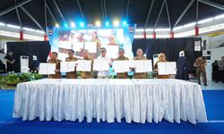 Bangun Sistem Migrasi Aman, Menteri Karding dan 5 Pemda di Sulteng Teken MoU Perlindungan PMI