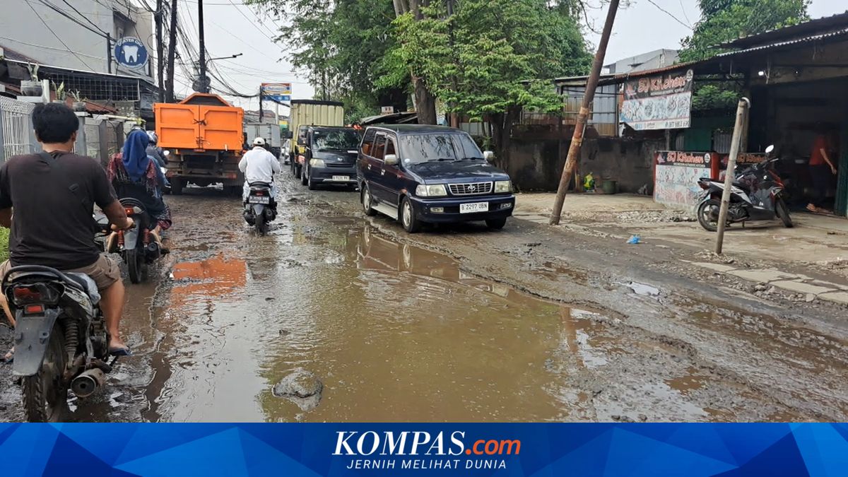 Pengendara Keluhkan Jalan Rusak di Neglasari Tangerang: Parah Banget, Becek dan Kotor