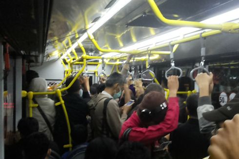 Rayakan Hari Jadi Perusahaan, Transjakarta Hibur Penumpang Bus