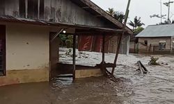 BPBD Bangun Dapur Umum dan Tenda Pengungsi untuk Warga Korban Banjir di Seram Bagian Barat