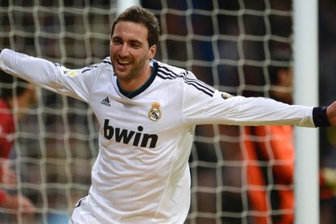 Higuain ke Napoli, Arsenal Gigit Jari 