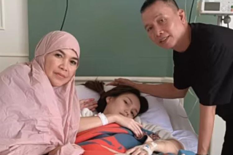 Umi Kalsum Ungkap Kondisi Ayu Ting Ting Usai Jalani Perawatan Intensif