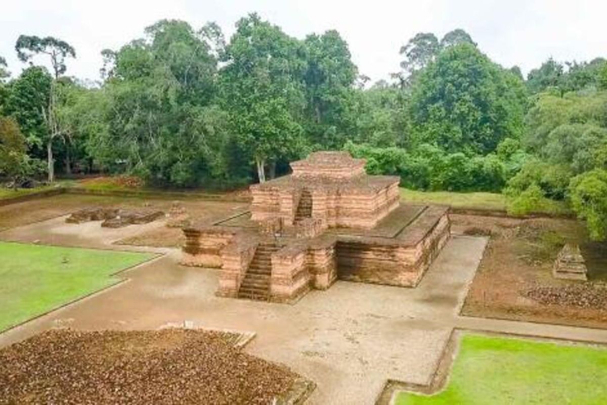 Salah satu candi di kawasan Kompleks Percandian Muarajambi