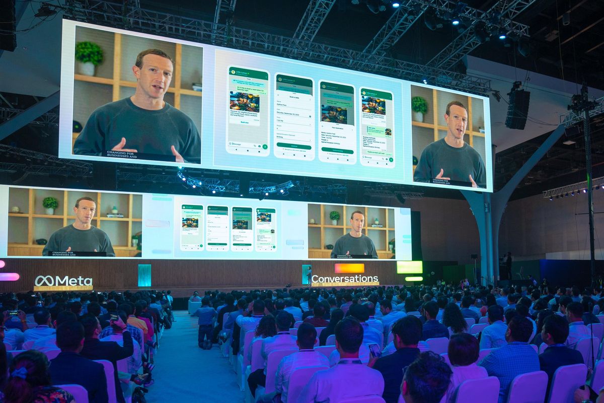 Mark Zuckerberg, Founder & CEO Meta memberikan sambutan melalui rekaman video yang ditampilkan di acara Conversation global yang diadakan di Mumbai, India, Rabu (20/9/2023).
