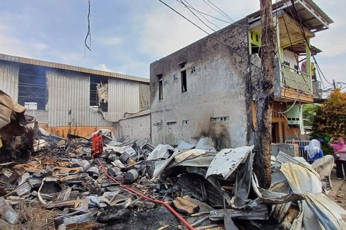 Kebakaran Toko Perabot di Ciledug Diduga akibat Arus Pendek Listrik 