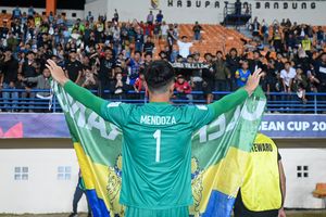 Rasa Haru Kiper Filipina Kevin Ray Mendoza Disambut Hangat Fan Persib