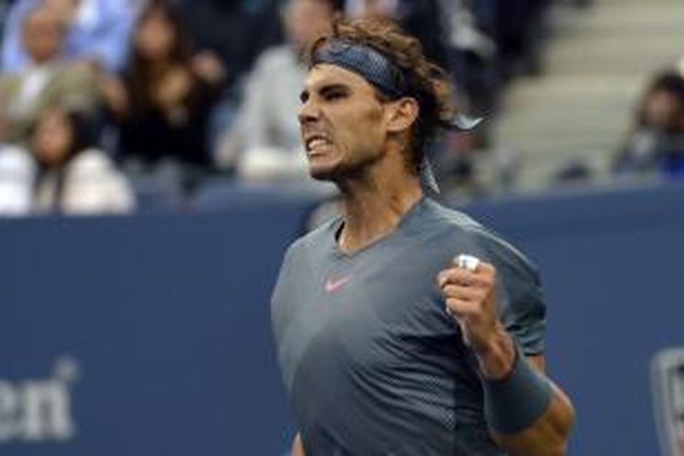 Petenis Spanyol, Rafael Nadal berteriak setelah meraih poin atas Novak Djokovic dari Serbia, saat bertemu di laga final US Open, yang berlangsung di USTA Billie Jean King National Tennis Center, New York, Senin (9/9/2013).