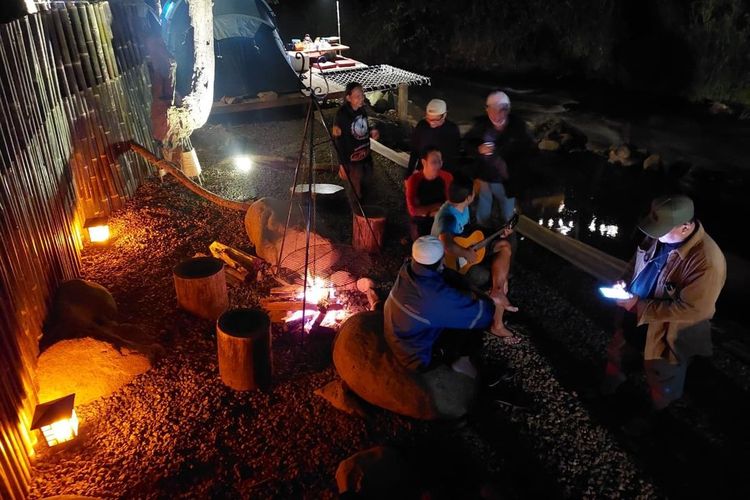 Pineus Tilu Riverside Camping, Pengalengan, Kabupaten Bandung, Jawa Barat DOK. Instagram.com/pineustilu