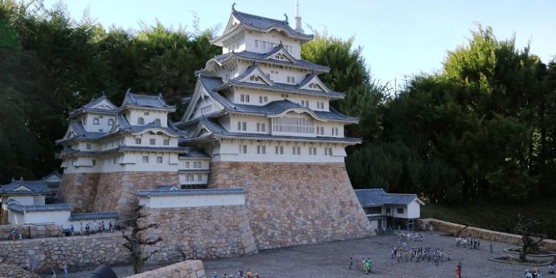 Miniatur kuil Jepang di Tobu World Square, Kinugawa Onsen, Nikko, Jepang, Selasa (6/12/2016).