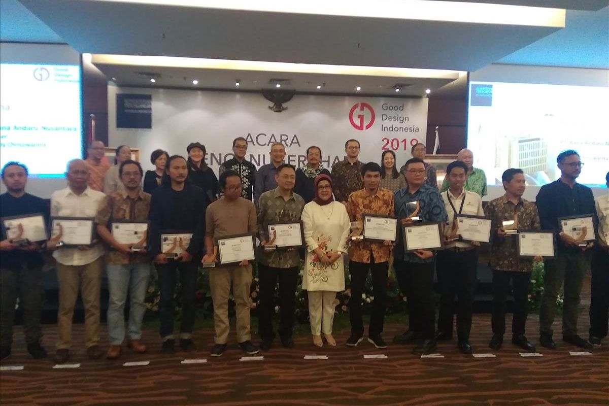 Direktur Jenderal PEN, Arlinda, berserta pemenang GDI 2019 berfoto bersama di Gedung Kemendag Jakarta, Rabu (26/6/2019).