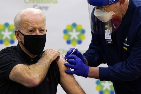 Joe Biden Sudah Disuntik 2 Dosis Penuh Vaksin Covid-19