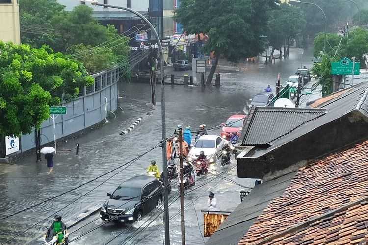 Banjir di daerah Pos Pengumben, Jakarta Barat, Sabtu (18/1/2020) pagi.