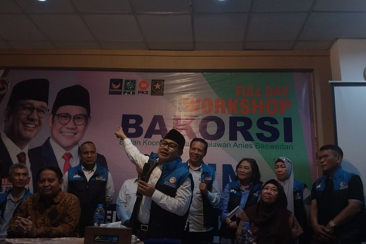 Bakal calon wakil presiden (Bacawapres) dari KPP Muhaimin Iskandar ketika memberikan sambutan kepada relawan di Posko Nasional Relawan Anies Baswedan, Jakarta Selatan, Sabtu (23/9/2023). 