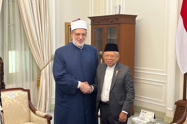 Wakil Presiden RI Ma'ruf Amin menerima Wakil Grand Syekh Al-Azhar, Mohammed Abdel Rahman Ad-Duweiny, di Istana Wakil Presiden, Jakarta, Jumat (21/6/2024).