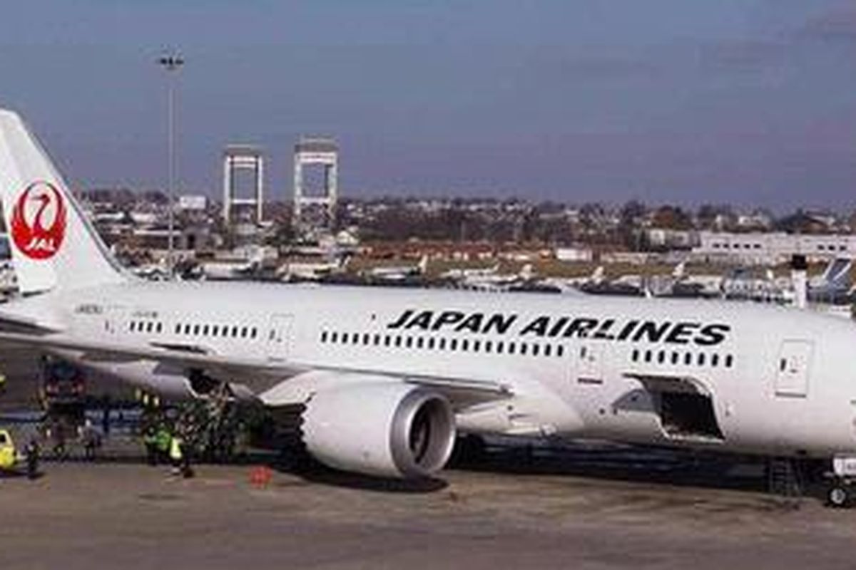 Pesawat Boeing 787 Dreamliner milik Japan Airlines harus membatalkan penerbangannya ke Tokyo, setelah mengalami kebocoran bahan bakar sesaat sebelum tinggal landas dari bandara Logan, Boston, AS.