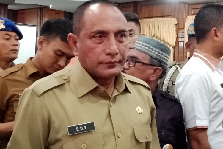 Gubernur Sumatera Utara Edy Rahmayadi membantah tuduhan penamparan yang dilakukannya kepada suporter bola, Selasa (25/9/2018).
