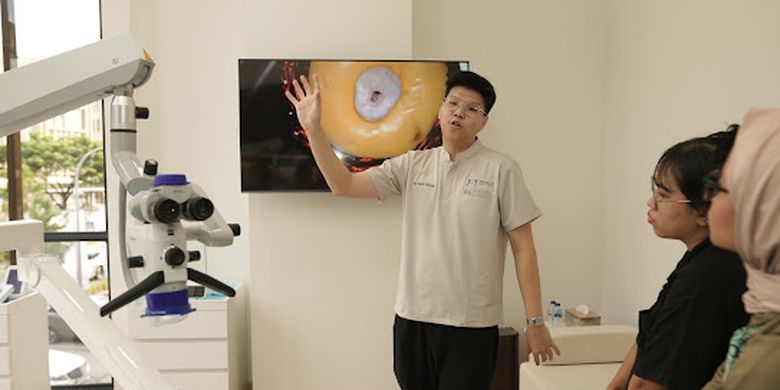Klinik gigi premium JNJ Specialist Dental Centre dilengkapi dengan berbagai teknologi digital dentistry.