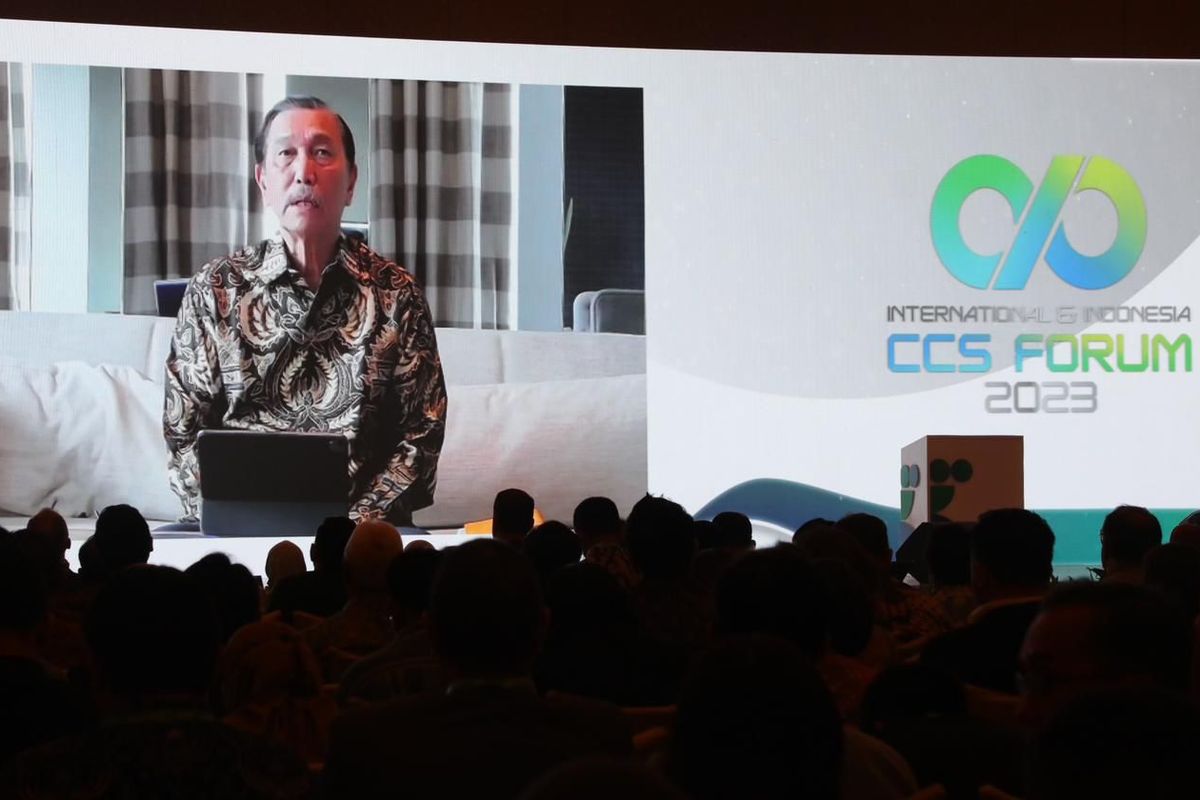 Menteri Koordinator Bidang Kemaritiman dan Investasi, Luhut Binsar Pandjaitan menyampaikan sambutannya secara virtual dalam International and Indonesia CCS Forum (IICCS Forum), Jakarta, Senin (11/9/2023).
