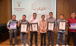 Pecahkan Rekor Muri, PT PP Bangun Masjid dengan Menara Jam Analog Terbesar di Indonesia