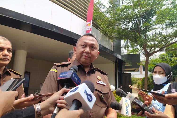 Kepala Pusat Penerangan Hukum Kejagung RI Ketut Sumedana di Kompleks Gedung Kejagung, Jakarta, Selasa (23/8/2022).