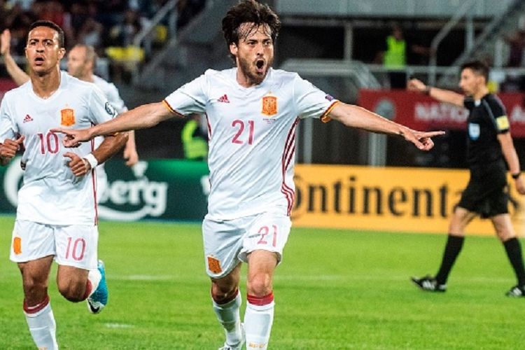 Selebrasi David Silva saat Spanyol berhasil mencetak gol ke gawang Makedonia pada laga kualifikasi Piala Dunia 2018 di Skopje, Minggu (11/6/2017). 