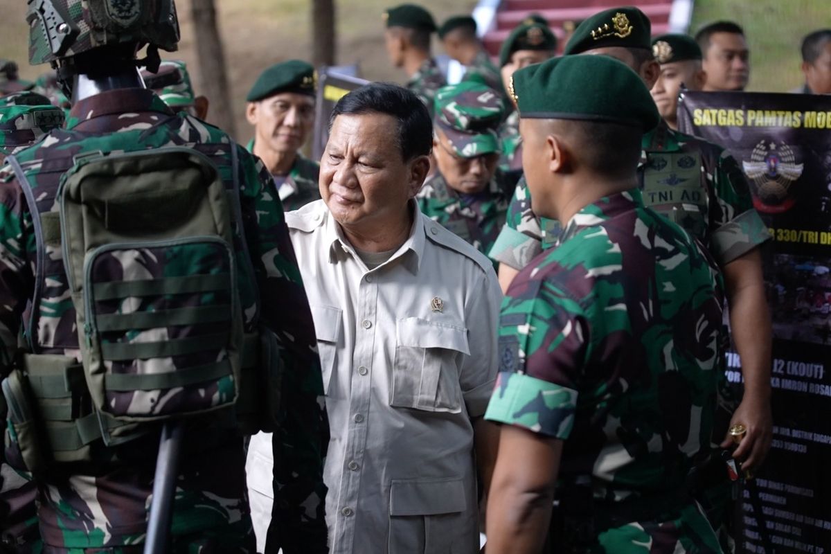 Menteri Pertahanan Prabowo Subianto meminta prajurit Batalyon Infanteri (Yonif) Para Raider (PR) 330/Tri Dharma (TD) berangkat ke Papua dengan naluri keberanian dan kewaspadaan.  Pesan itu disampaikan Prabowo saat markas Yonif Para Raider 330/TD di Cicalengka, Soreang, Bandung, Jawa Barat, Kamis (11/5/2023). Prabowo turut didampingi Kepala Staf Angkatan Darat (KSAD) Jenderal Dudung Abdurachman.