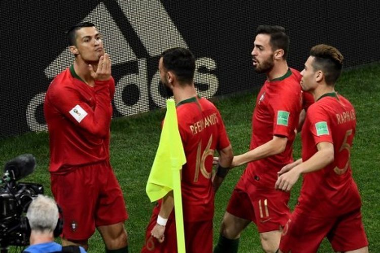 Penyerang timnas Portugal Cristiano Ronaldo melakukan selebrasi sambil mengelus janggut setelah mencetak gol pembuka dalam laga fase grup Piala Dunia 2018 kontra Spanyol di Fisht Stadium, Sochi, Rusia, 15 Juni 2018.