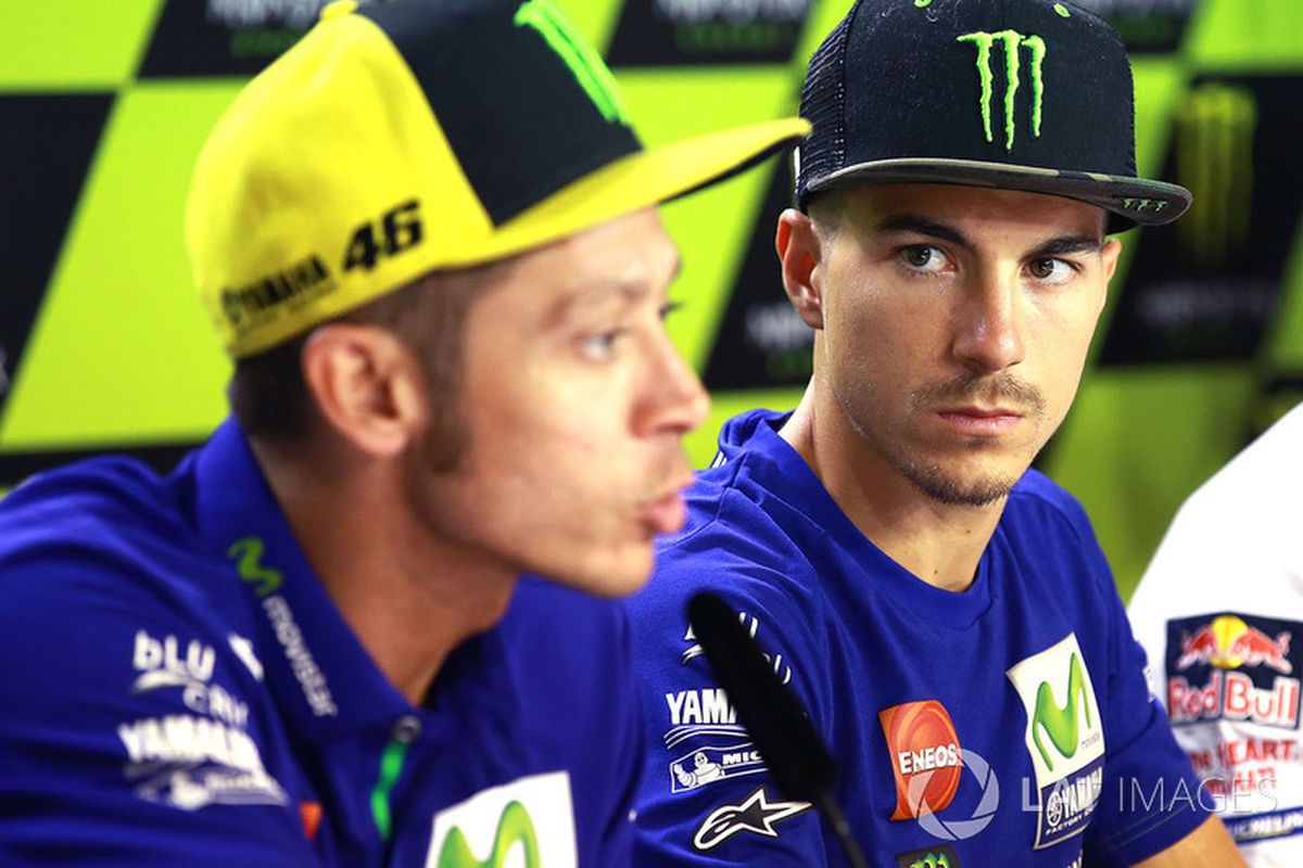 Maverick Vinales dan Valentino Rossi.