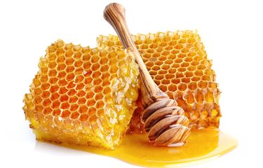 Madu adalah cairan kental yang dihasilkan oleh lebah madu. Cuku[p banyak manfaat yang dihasilkan madu bagi tubuh manusia.