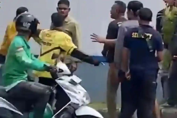 Driver Ojol Adu Pukul dengan Matel di Depok, Tak Terima Motor Ditarik Paksa
