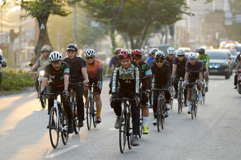 Gowes Bareng OPD dan Komunitas Sepeda, Pj Gubernur Sumut Hassanudin Sapa Masyarakat