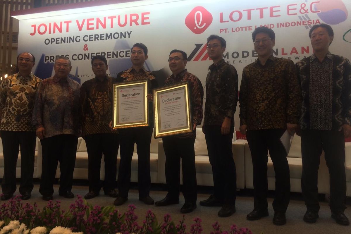 Opening Ceremony dan Joint Venture PT Modernland Realty Tbk dan Lotte E&C di Sales Marketing Gallery, Jakarta, Kamis, (12/12/2019).
