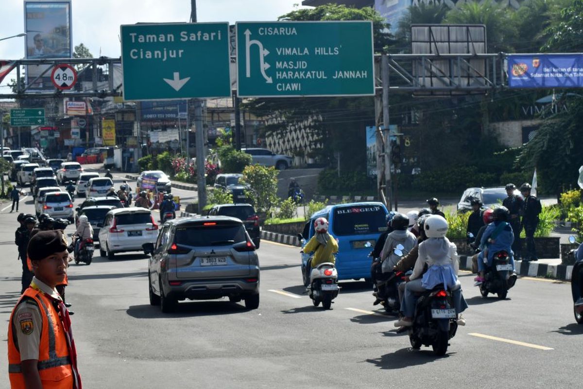 Libur Natal dan Tahun Baru, 1,1 Juta Kendaraan Lintasi Jalur Puncak Bogor