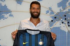 Winger Inter Milan Ini Bantu Bayari Makan Siang Gadis Kurang Mampu