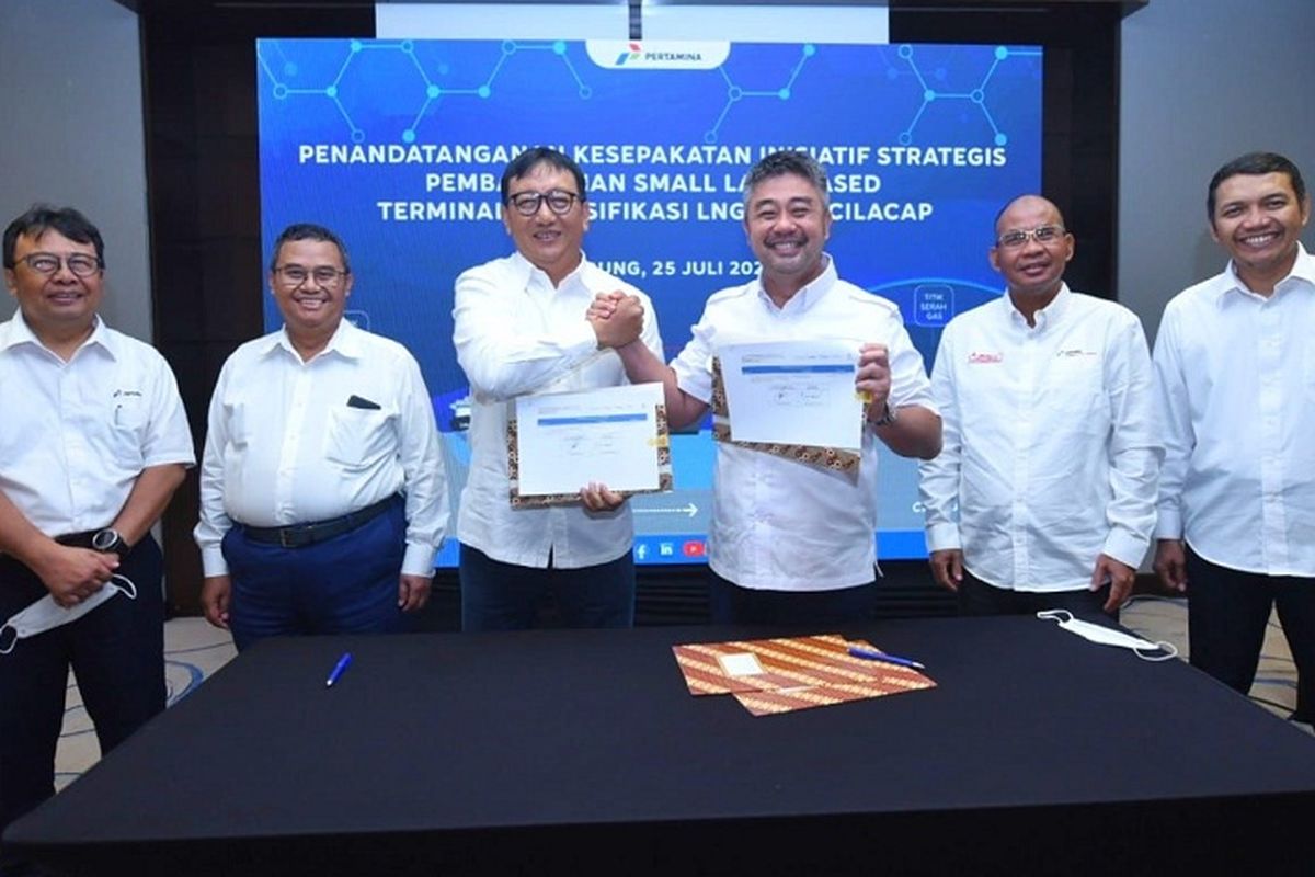 Penandatangan Kesepakatan Inisiatif Strategis Pembangunan Small Land Based Terminal Regasifikasi LNG RU IV Cilacap, 25 Juli 2022. 