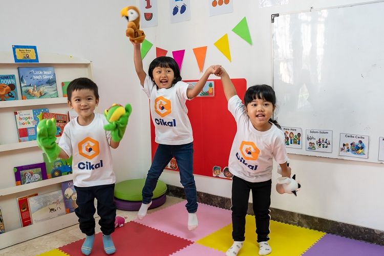 Anak-anak sedang mengikuti kegiatan play-based learning di Rumah Main Cikal.