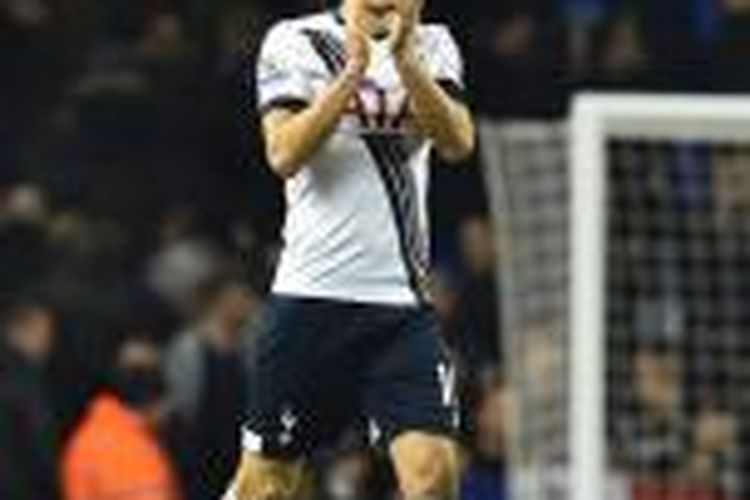 Harry Kane cetak 2 gol saat Tottenham menang 4-1 atas West Ham, Minggu (22/11/2015). 