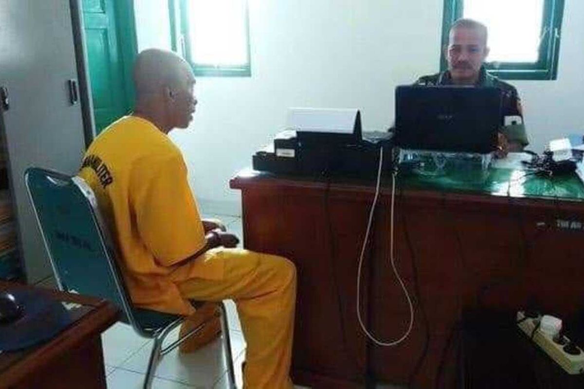 Oknum anggota Kesatuan Kesehatan Kodam (Kesdam) XIV/Hasanuddin, Serma MB diperiksa di Detasemen Polisi Militer Kodam XIV/Hasanuddin setelah menganiaya seorang wanita RR karena persoalan utang usaha beras.