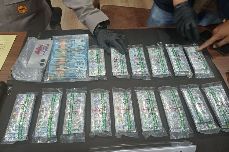 Toko Kosmetik di Jakut Ternyata Jual Hexymer dan Tramadol, Pemiliknya Diburu Polisi
