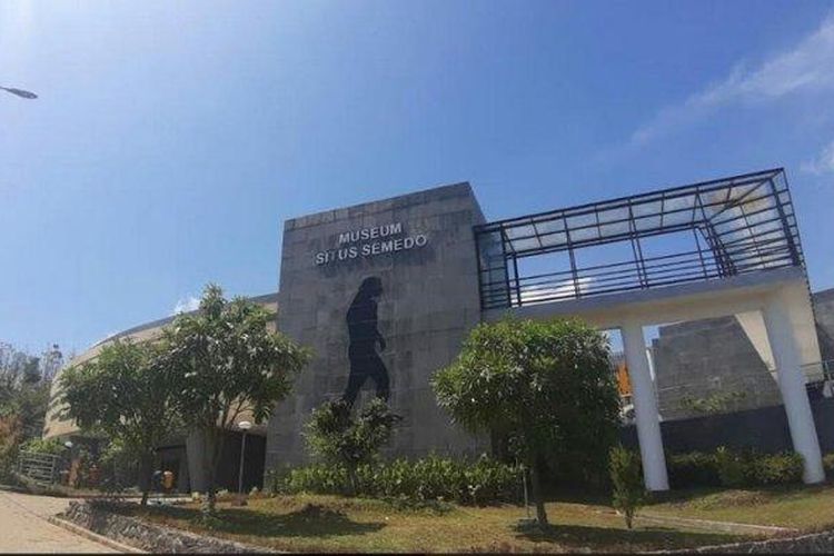 Museum Situs Semedo di Kabupaten Tegal, Jawa Tengah.