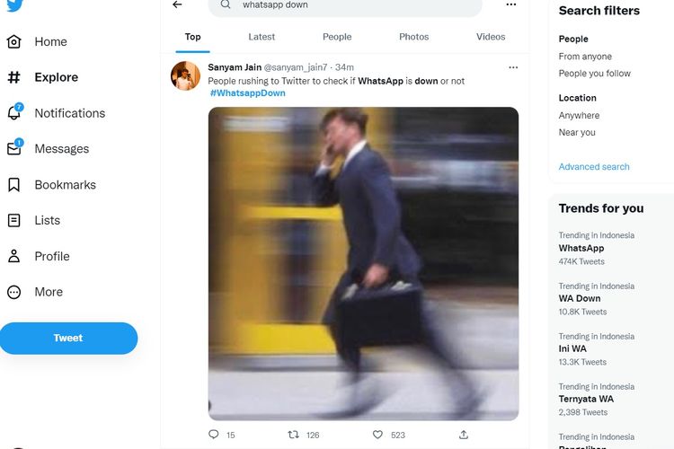 Tangkapan layar terkait trending WhatsApp down di Twitter hari ini.
