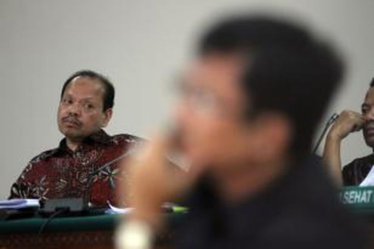 Mantan Ketua Komisi VII DPR Sutan Bhatoegana menjalani sidang dengan agenda pemeriksaan saksi mantan Kepala SKK Migas Rudi Rubiandini di Pengadilan Tindak Pidana Korupsi, Jakarta, Kamis (4/6/2015). Sutan diduga terlibat suap kegiatan di Kementerian ESDM.