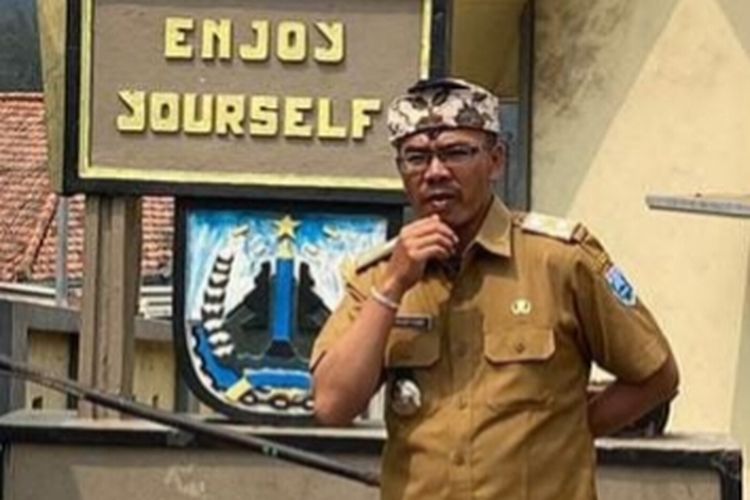 Kepala Desa Ngadisari Sunaryono siap mengerahkan warga dalam jumlah besar untuk menghalau wisatawan naik motor matic ke Bromo mulai Sabtu (5/7/2025). 