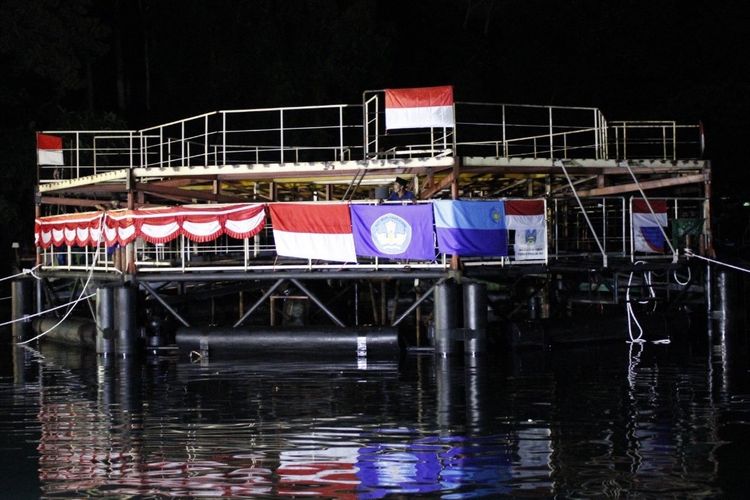 Ocean FarmITS, bangunan lepas pantai akuakultur yang merangkap ekowisata bahari pertama di Indonesia.