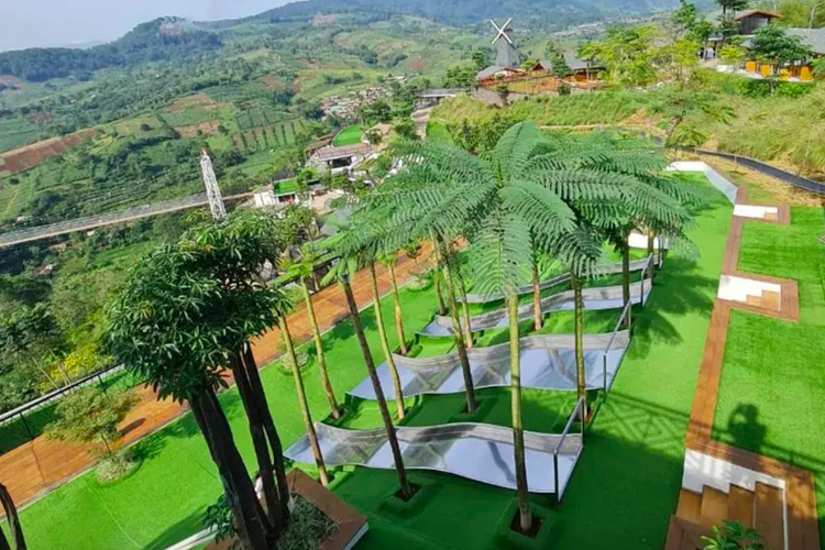 The Nice Funtastic Park Cianjur, salah satu wisata baru di Kabupaten Cianjur yang menyajikan wahana edukasi dan ekstrem dengan latar belakang panorama alam