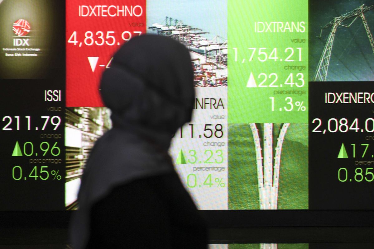 Layar menampilkan pergerakan Indeks Harga Saham Gabungan (IHSG) di Bursa Efek Indonesia, Jakarta.. 