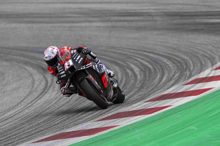 Aleix Espargaro saat berlaga pada MotoGP Austria 2022