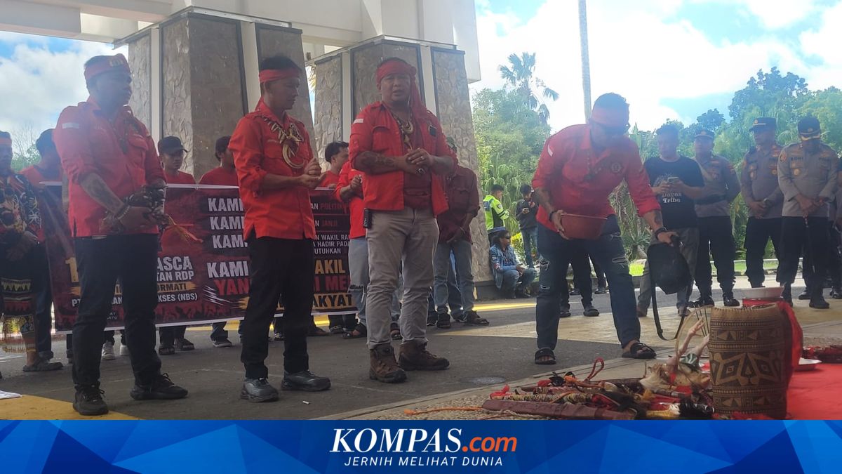 Tagih Janji Pansus Konflik Lahan, Masyarakat Adat Dayak Gelar Ritual di DPRD Nunukan