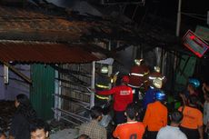 Kebakaran Landa Pasar Malam di Alun-alun Kaliwungu Kendal, 7 Kios Hangus Terbakar