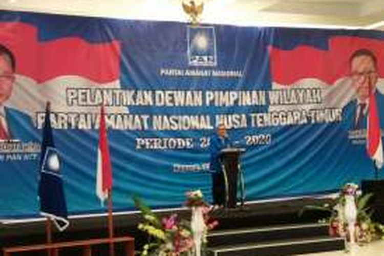 Zulkifli Hasan saat menyampaikan pidatonya di hadapan ribuan kader PAN di Nusa tenggara Timur